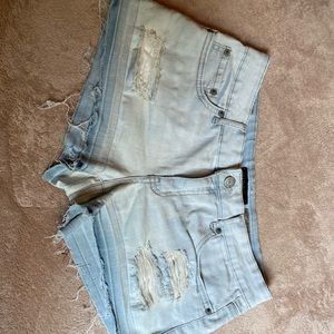 Light wash Aeropostale shorty shorts 10